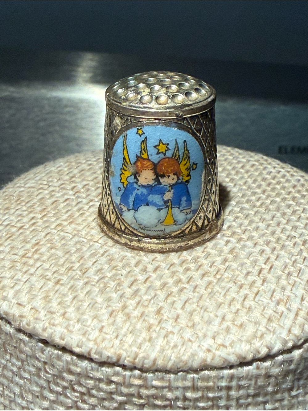 Vintage silver-plated Hummel thimble a colorful enamel scene of 2 cherubs